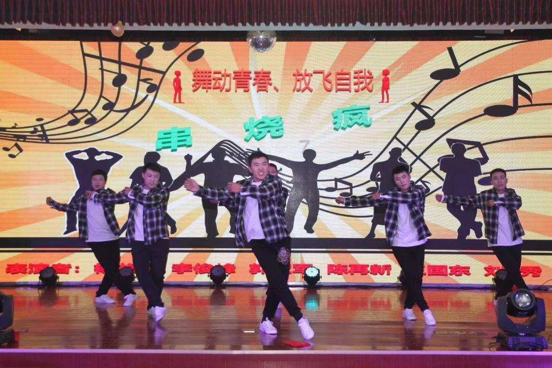 恐龙绝地逃生
